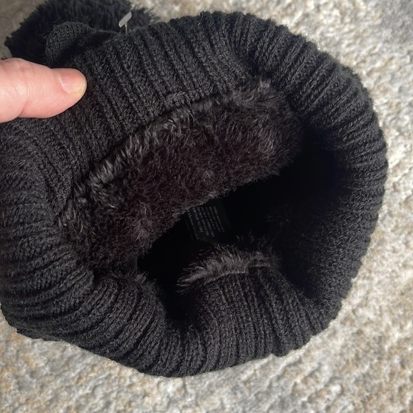 Canada Weather Gear Hat & Gloves - Picture 3 of 3